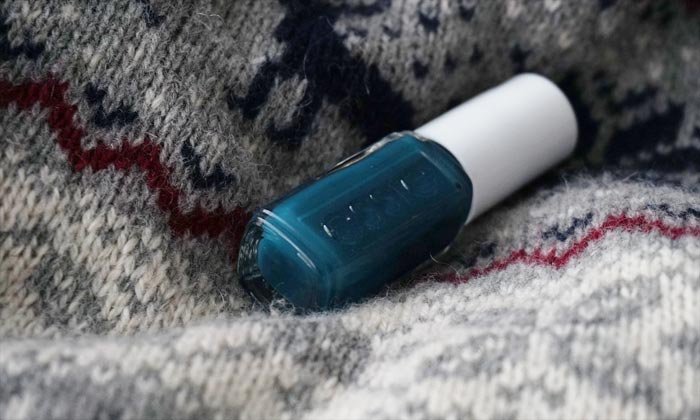 bottle shot of Essie Satin Sister