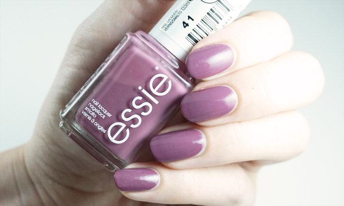 swatch of essie island hopping