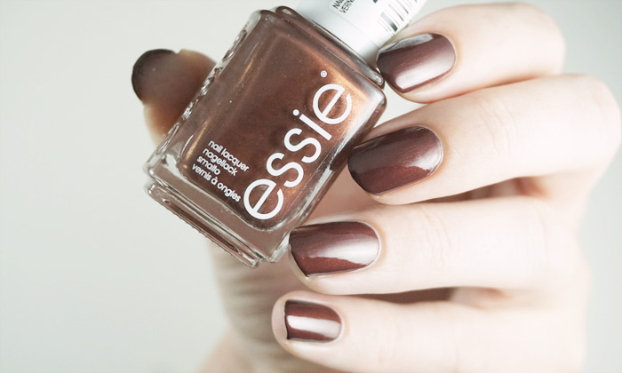 swatch of essie ready to boa
