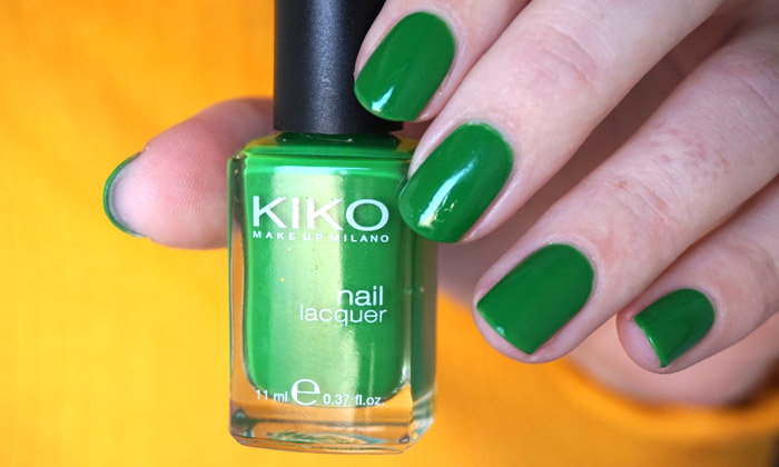 swatch of Kiko 391 grass green, a medium green nail polish