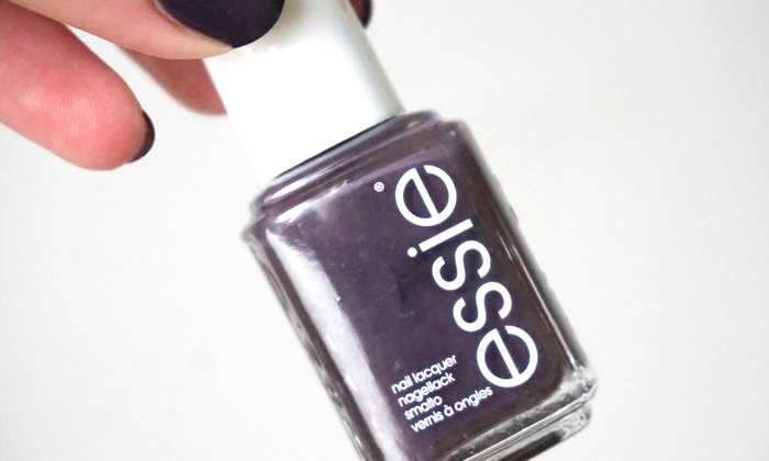 shot of the bottle of essie smokin hot
