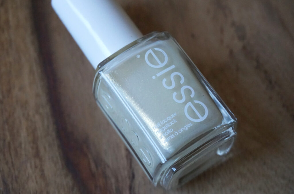 Swatch of Essie Sunny Business (Summer 2020)